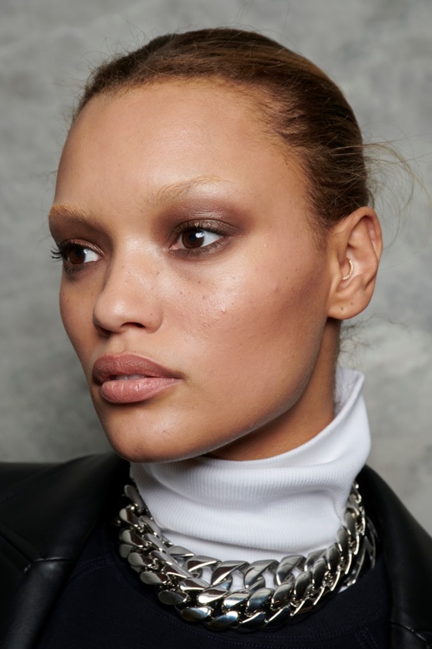 Veronica Beard تُطلق شعارها الجديد عبر مجموعتها لخريف وشتاء 2023- 2024