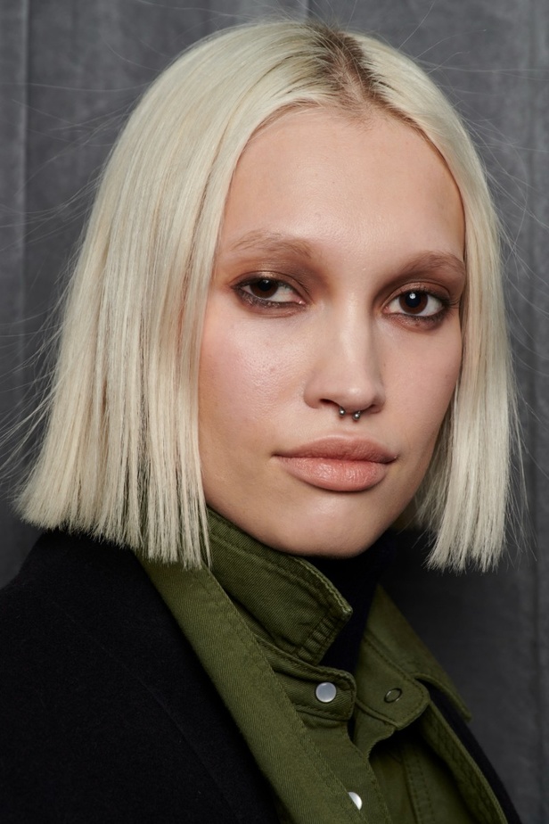 اطلالات جمالية من مجموعة Veronica Beard لخريف وشتاء 2023- 2024