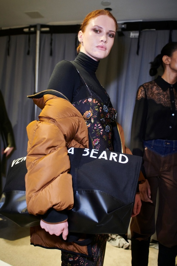 Veronica Beard تُطلق شعارها الجديد عبر مجموعتها لخريف وشتاء 2023- 2024