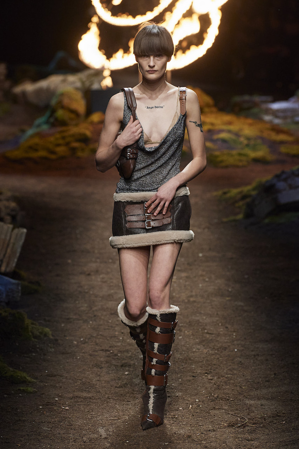 من مجموعة Blumarine لموسم خريف وشتاء 2023-2024