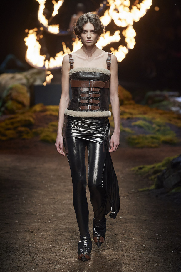 من مجموعة Blumarine لموسم خريف وشتاء 2023-2024