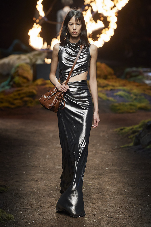 من مجموعة Blumarine لموسم خريف وشتاء 2023-2024