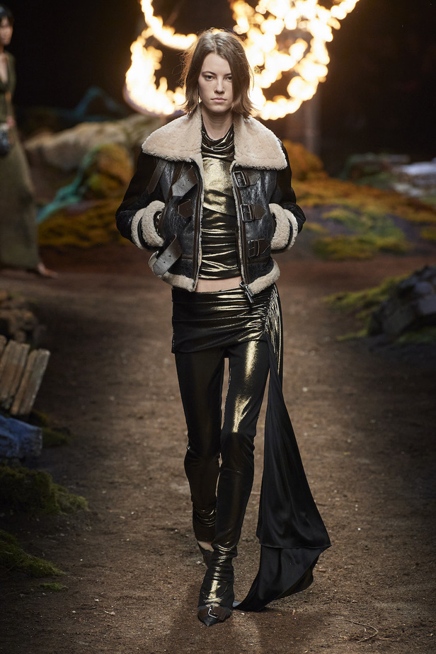 من مجموعة Blumarine لموسم خريف وشتاء 2023-2024