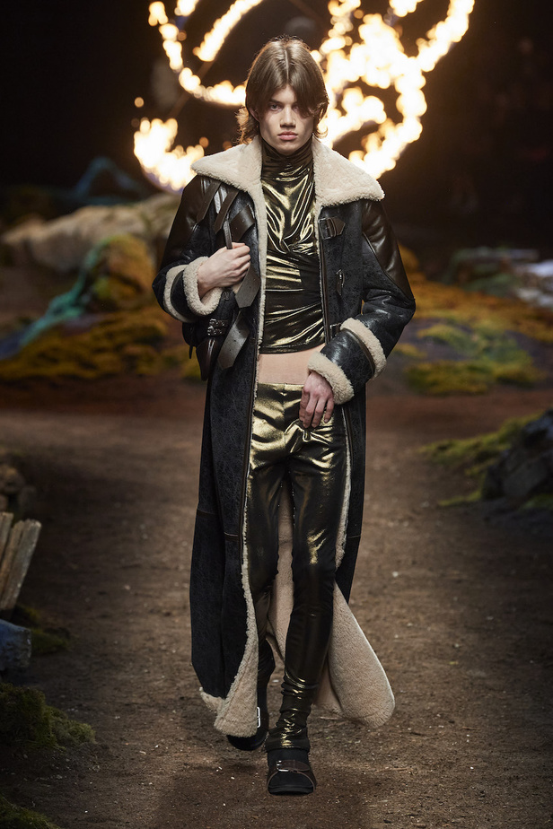 من مجموعة Blumarine لموسم خريف وشتاء 2023-2024