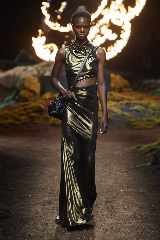 من مجموعة Blumarine لموسم خريف وشتاء 2023-2024