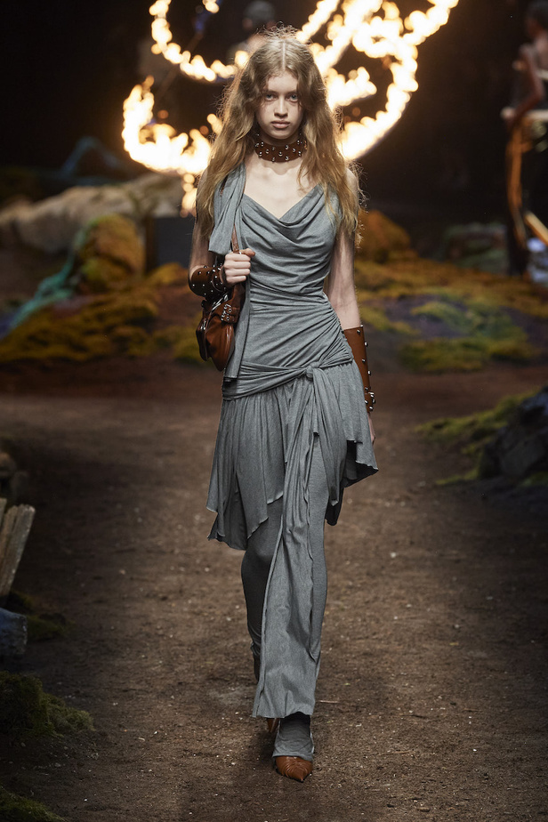 من مجموعة Blumarine لموسم خريف وشتاء 2023-2024