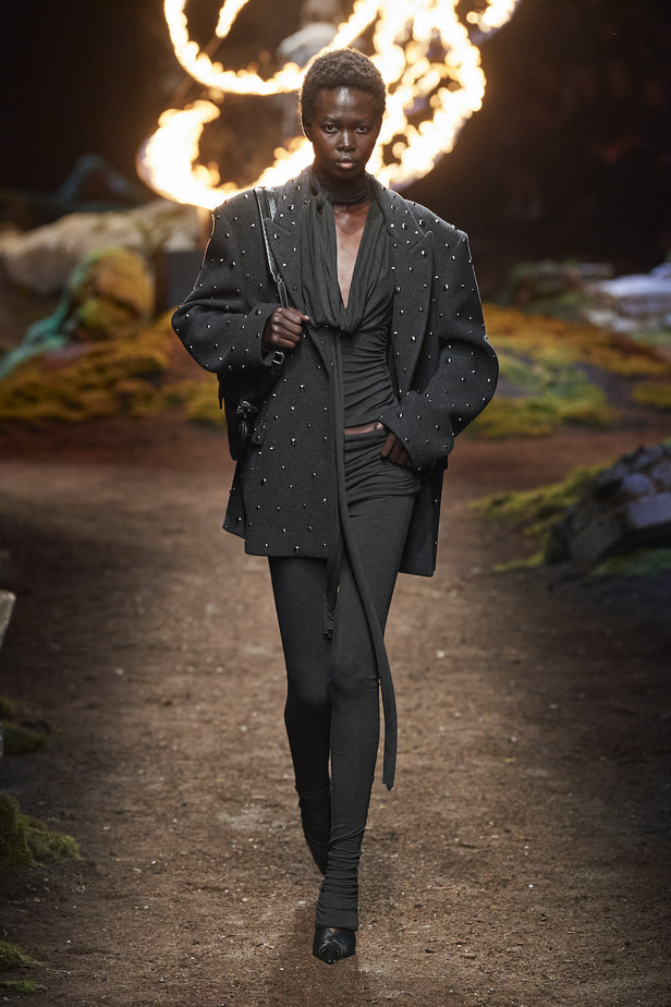 من مجموعة Blumarine لموسم خريف وشتاء 2023-2024