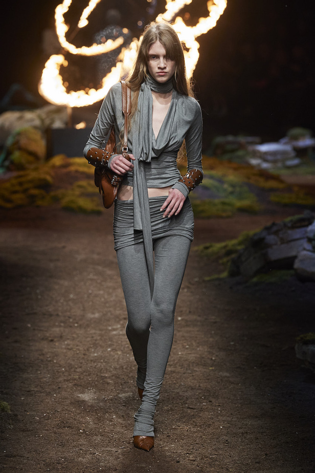 من مجموعة Blumarine لموسم خريف وشتاء 2023-2024