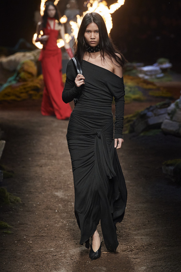 من مجموعة Blumarine لموسم خريف وشتاء 2023-2024