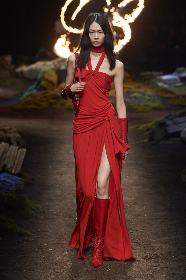 من مجموعة Blumarine لموسم خريف وشتاء 2023-2024