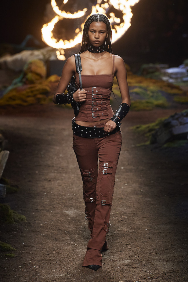 من مجموعة Blumarine لموسم خريف وشتاء 2023-2024