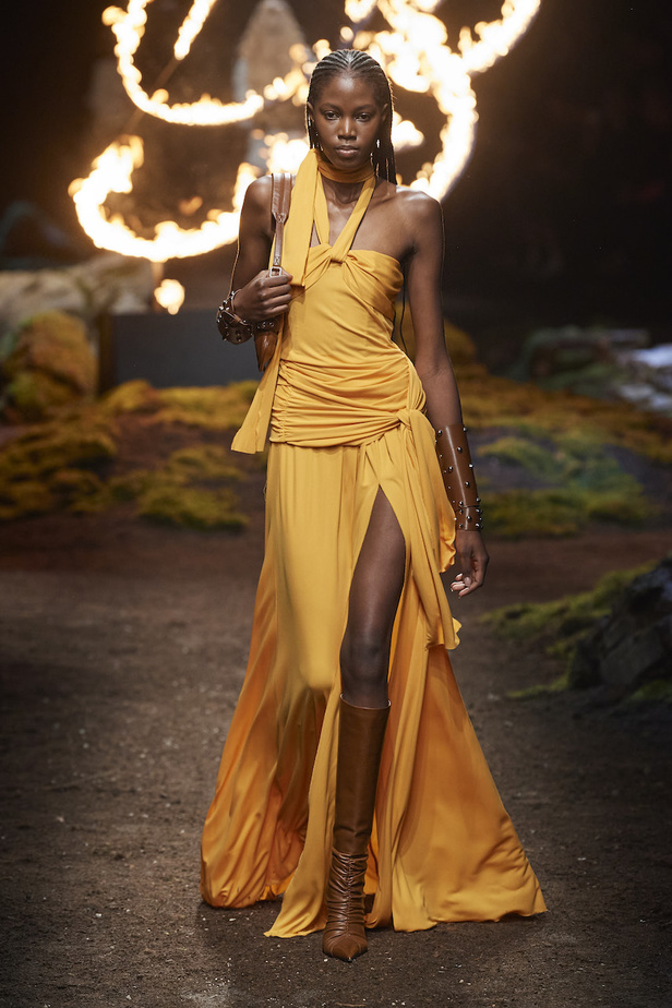 من مجموعة Blumarine لموسم خريف وشتاء 2023-2024