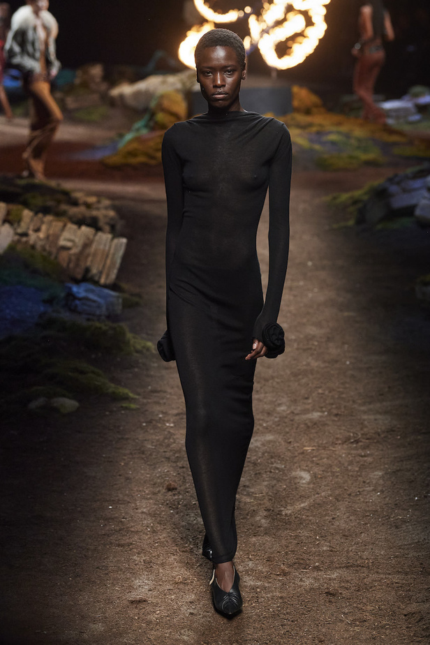 من مجموعة Blumarine لموسم خريف وشتاء 2023-2024