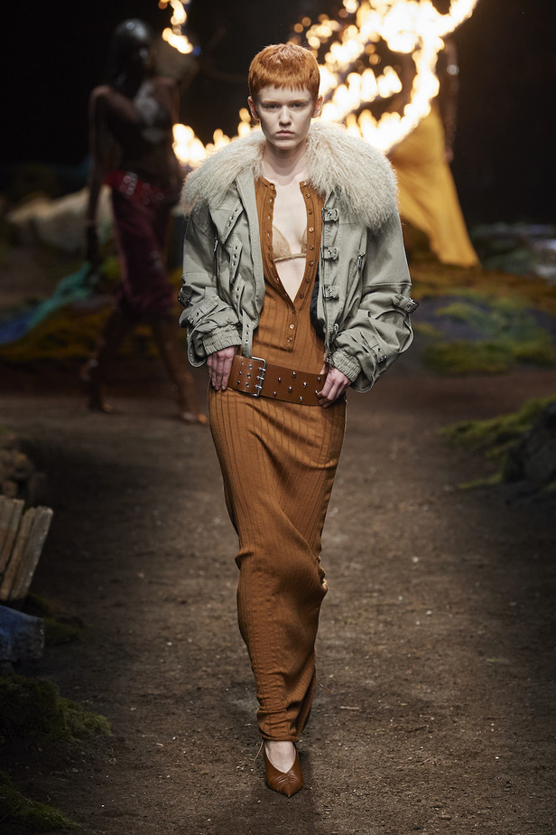 من مجموعة Blumarine لموسم خريف وشتاء 2023-2024