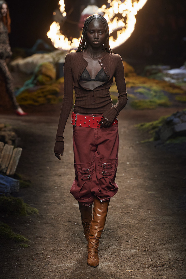 من مجموعة Blumarine لموسم خريف وشتاء 2023-2024