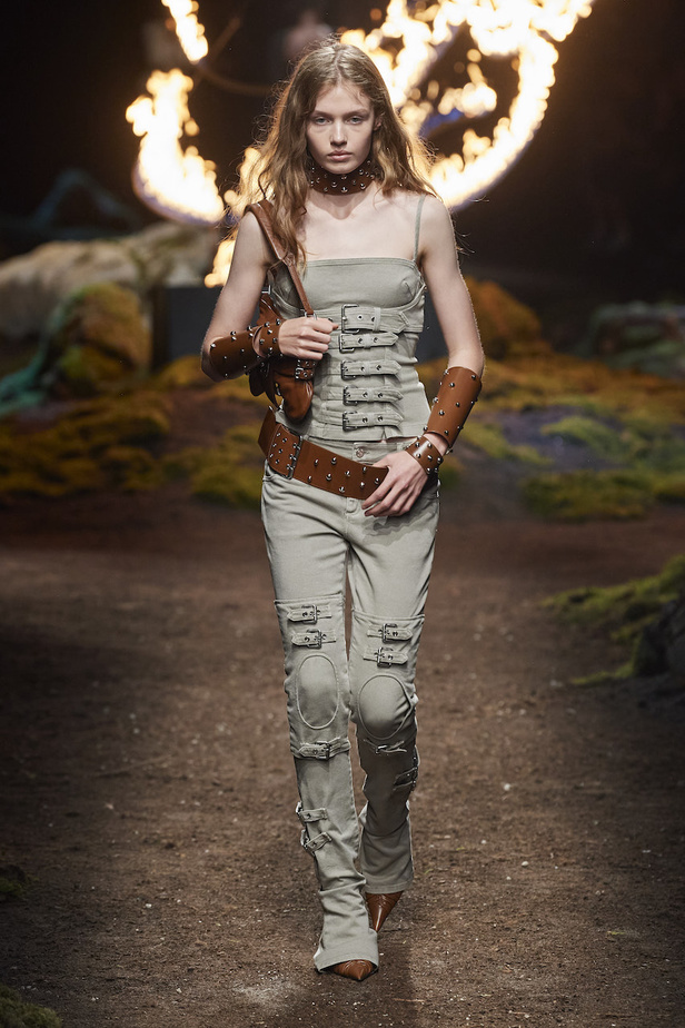 من مجموعة Blumarine لموسم خريف وشتاء 2023-2024