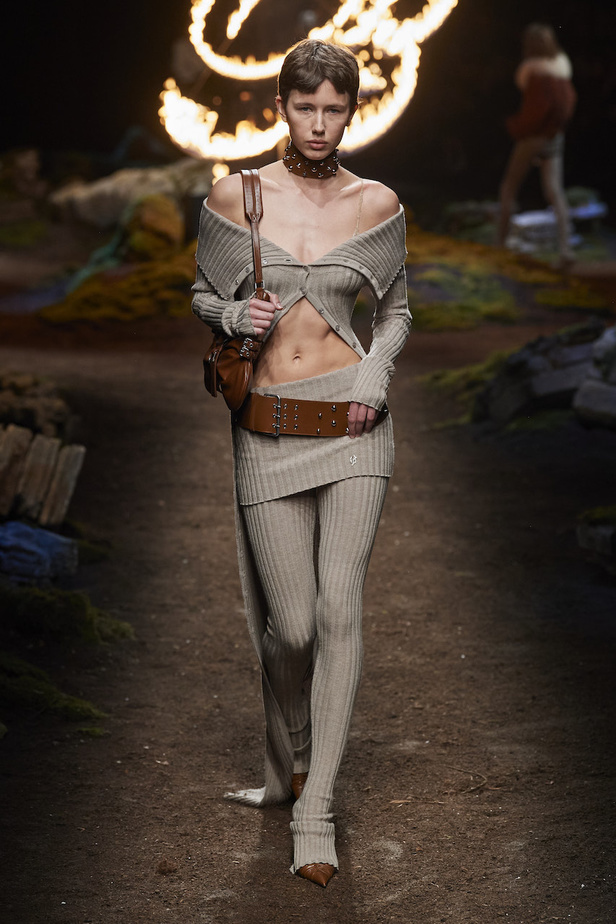 من مجموعة Blumarine لموسم خريف وشتاء 2023-2024