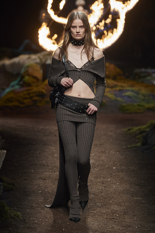 من مجموعة Blumarine لموسم خريف وشتاء 2023-2024