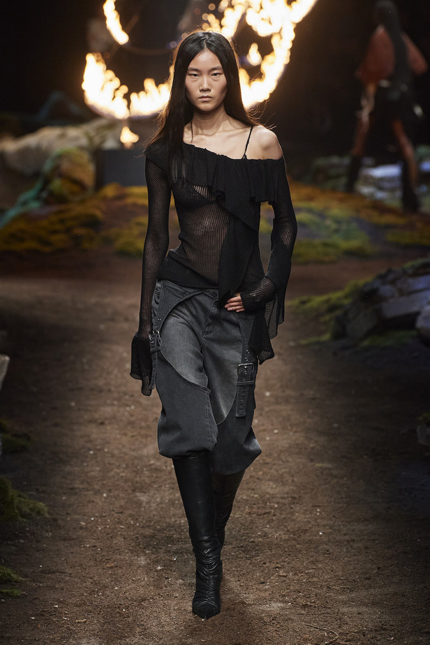 من مجموعة Blumarine لموسم خريف وشتاء 2023-2024