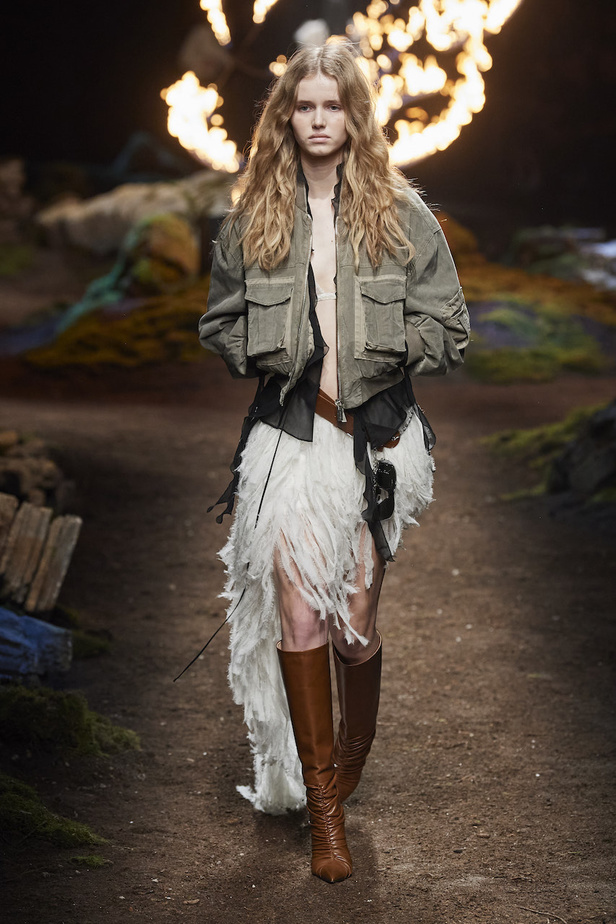 من مجموعة Blumarine لموسم خريف وشتاء 2023-2024