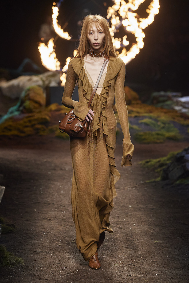 من مجموعة Blumarine لموسم خريف وشتاء 2023-2024