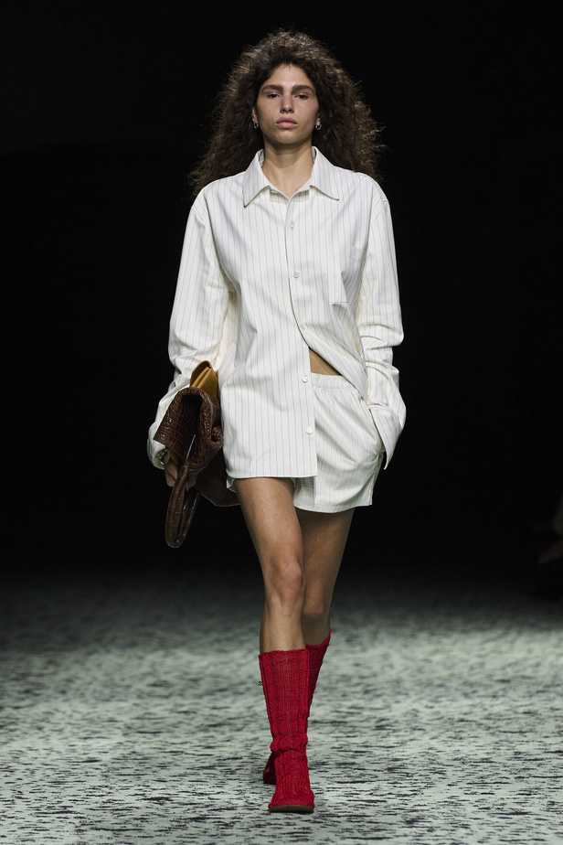 مجموعة Bottega Veneta لخريف وشتاء 2024 في ميلانو.. نقشات فاخرة وهندسية