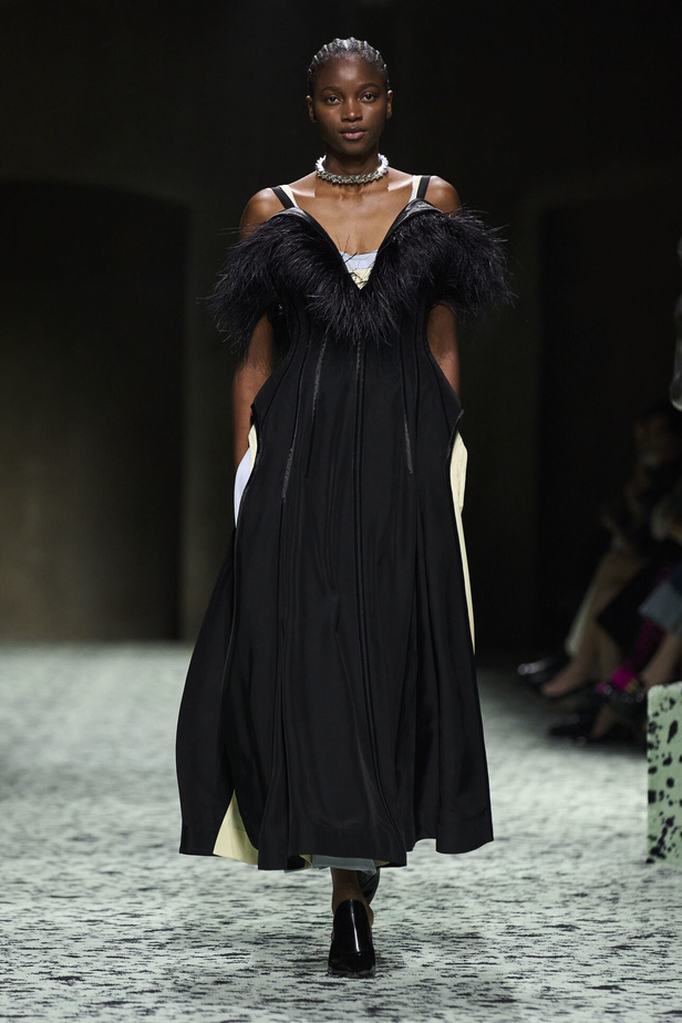 مجموعة Bottega Veneta لخريف وشتاء 2024 في ميلانو.. نقشات فاخرة وهندسية