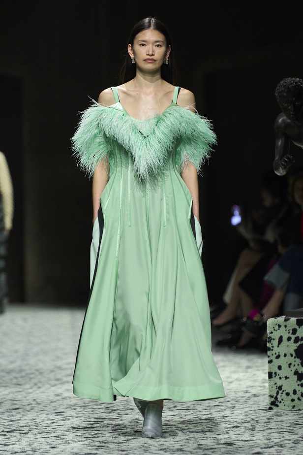 مجموعة Bottega Veneta لخريف وشتاء 2024 في ميلانو.. نقشات فاخرة وهندسية