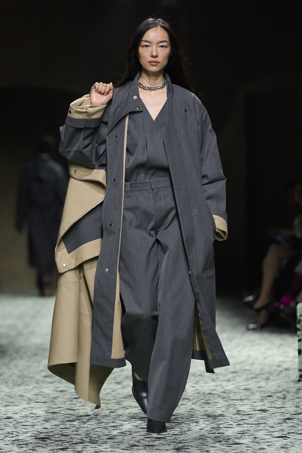 مجموعة Bottega Veneta لخريف وشتاء 2024 في ميلانو.. نقشات فاخرة وهندسية