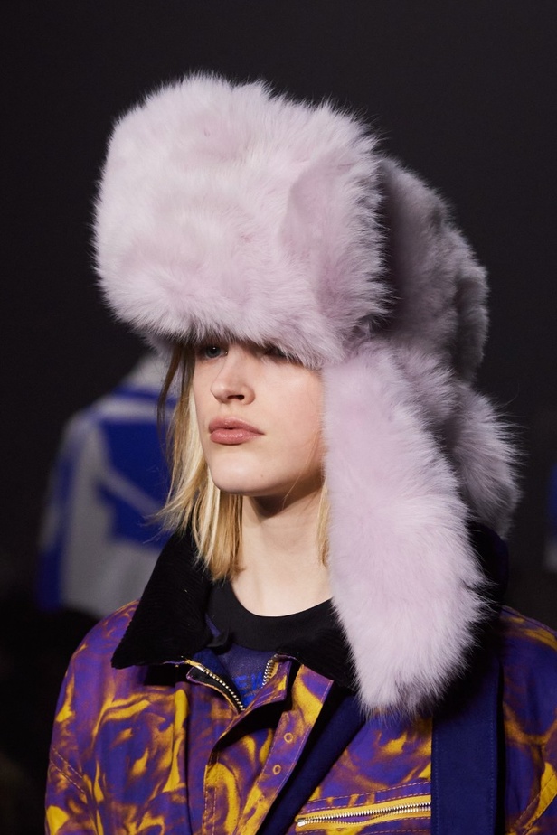 اطلالات جمالية من عرض Burberry