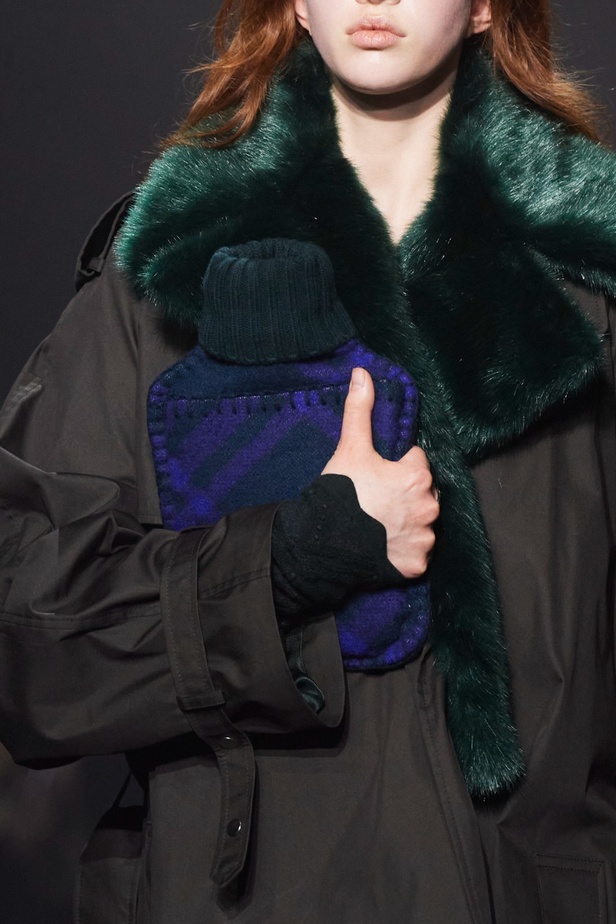 دانيال لي يكشف عن مجموعته الأولى لـBurberry... نقشات وألوان قويّة مع الحفاظ على تراث الدار 