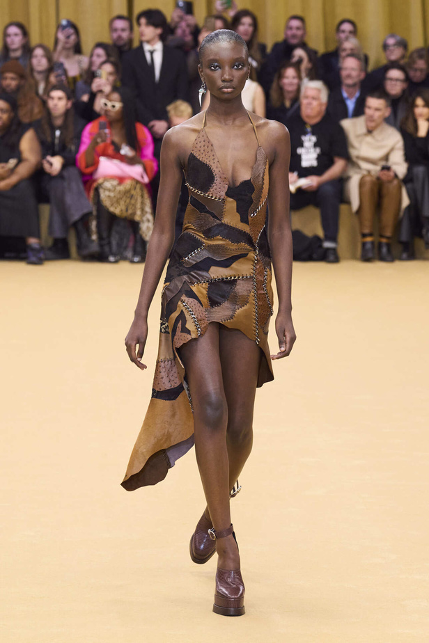 مجموعة Roberto Cavalli لخريف وشتاء 2024 في ميلانو