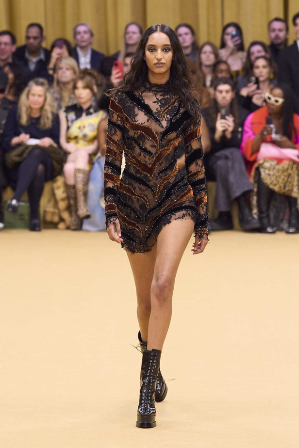 مجموعة Roberto Cavalli لخريف وشتاء 2024 في ميلانو