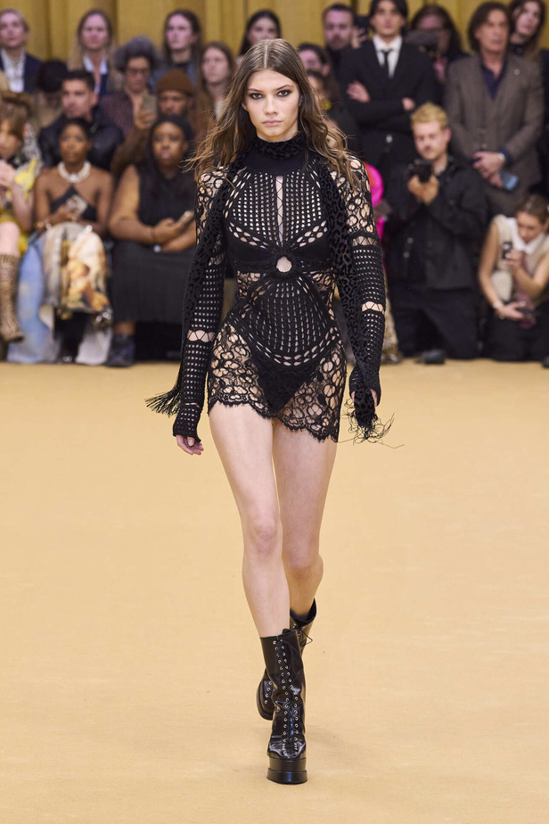 مجموعة Roberto Cavalli لخريف وشتاء 2024 في ميلانو