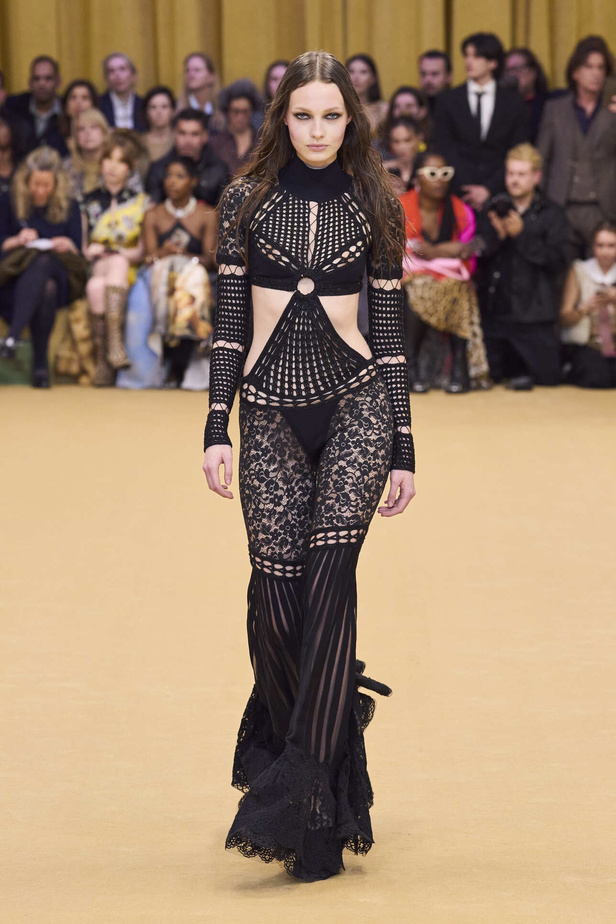 مجموعة Roberto Cavalli لخريف وشتاء 2024 في ميلانو