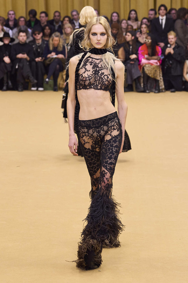 مجموعة Roberto Cavalli لخريف وشتاء 2024 في ميلانو