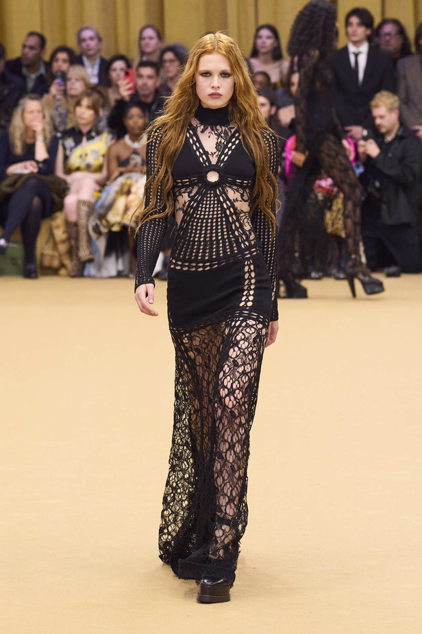 مجموعة Roberto Cavalli لخريف وشتاء 2024 في ميلانو