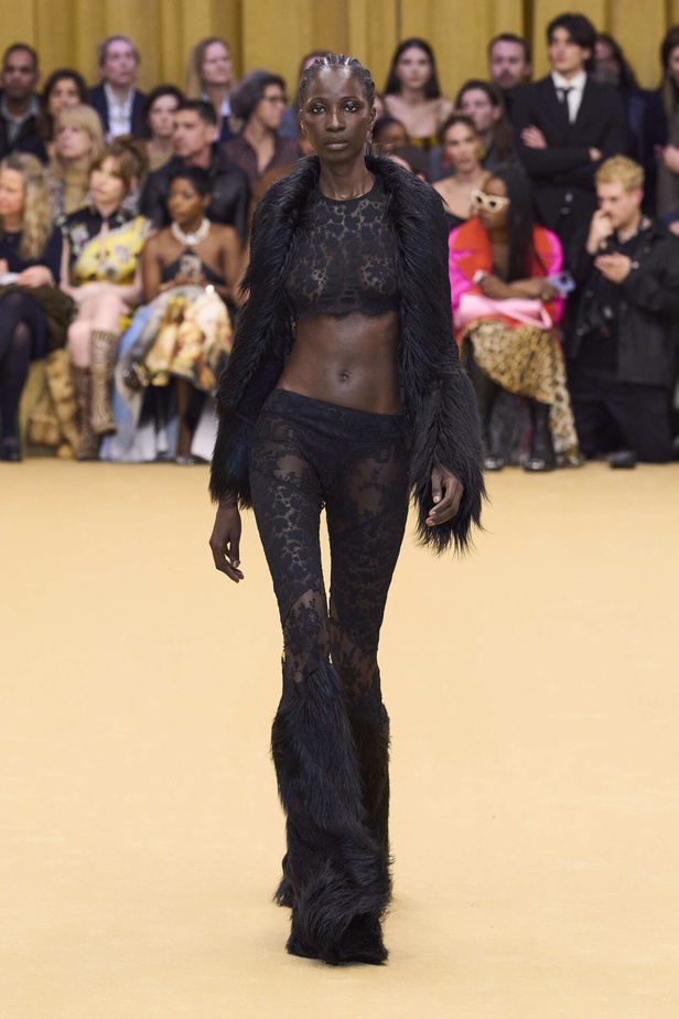 مجموعة Roberto Cavalli لخريف وشتاء 2024 في ميلانو