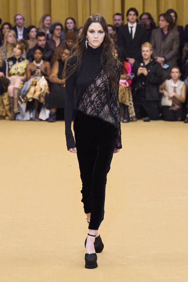 مجموعة Roberto Cavalli لخريف وشتاء 2024 في ميلانو