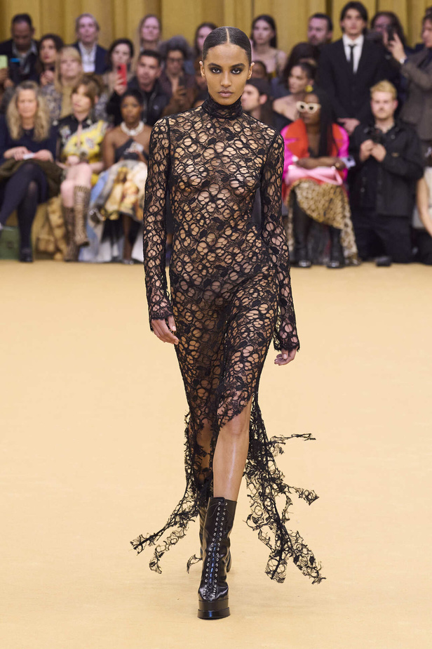 مجموعة Roberto Cavalli لخريف وشتاء 2024 في ميلانو