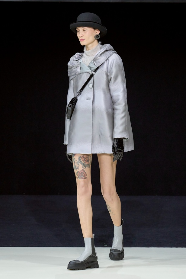 مجموعة Emporio Armani "سيرك الحياة"... إطلالات كلاسيكية بلمسة مرحة