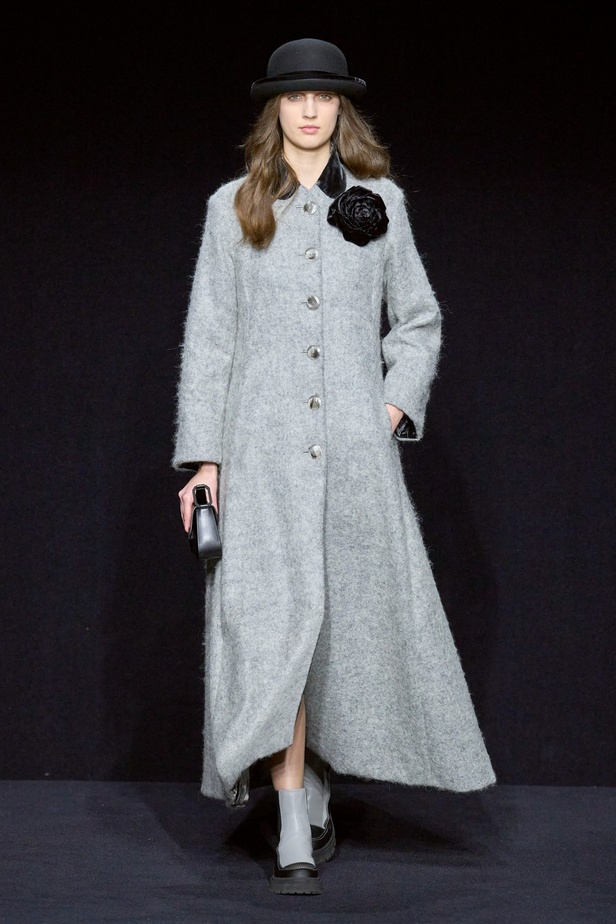 مجموعة Emporio Armani "سيرك الحياة"... إطلالات كلاسيكية بلمسة مرحة