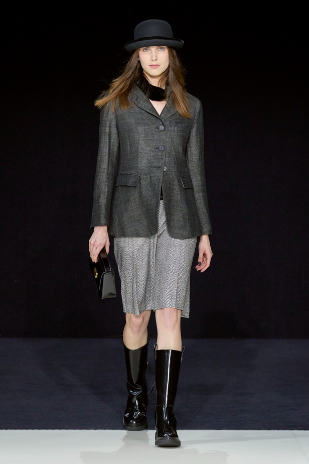 مجموعة Emporio Armani "سيرك الحياة"... إطلالات كلاسيكية بلمسة مرحة