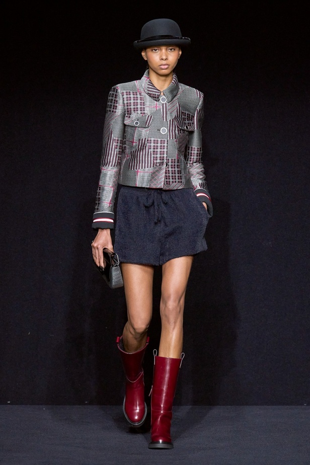 مجموعة Emporio Armani "سيرك الحياة"... إطلالات كلاسيكية بلمسة مرحة