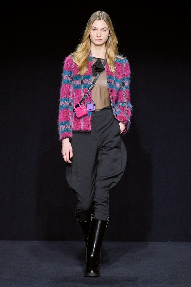 مجموعة Emporio Armani "سيرك الحياة"... إطلالات كلاسيكية بلمسة مرحة