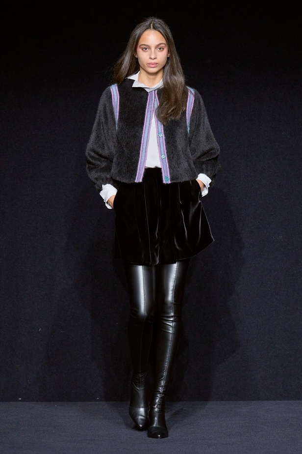 مجموعة Emporio Armani "سيرك الحياة"... إطلالات كلاسيكية بلمسة مرحة