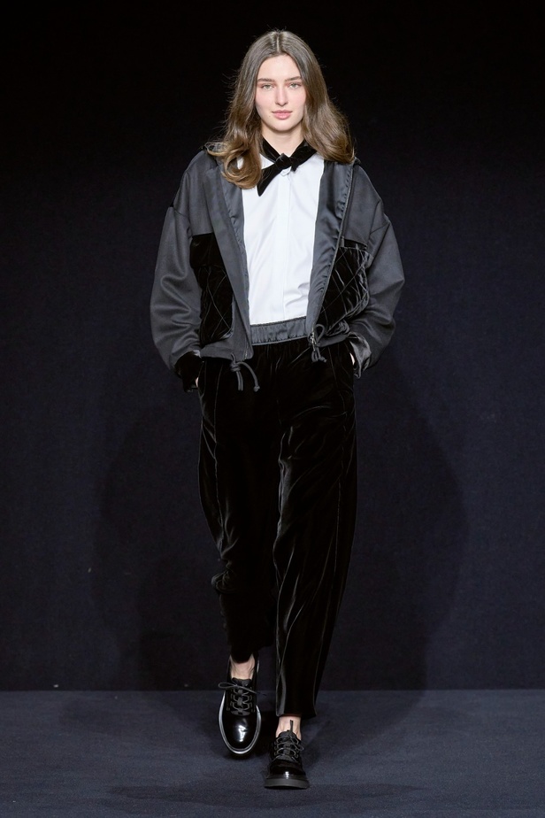 مجموعة Emporio Armani "سيرك الحياة"... إطلالات كلاسيكية بلمسة مرحة