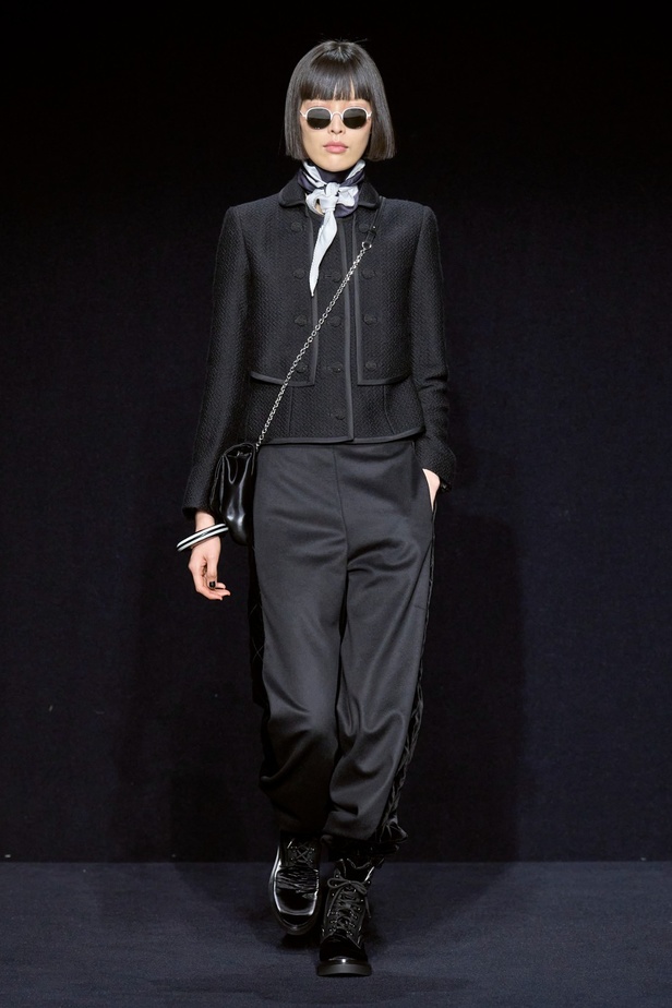 مجموعة Emporio Armani "سيرك الحياة"... إطلالات كلاسيكية بلمسة مرحة