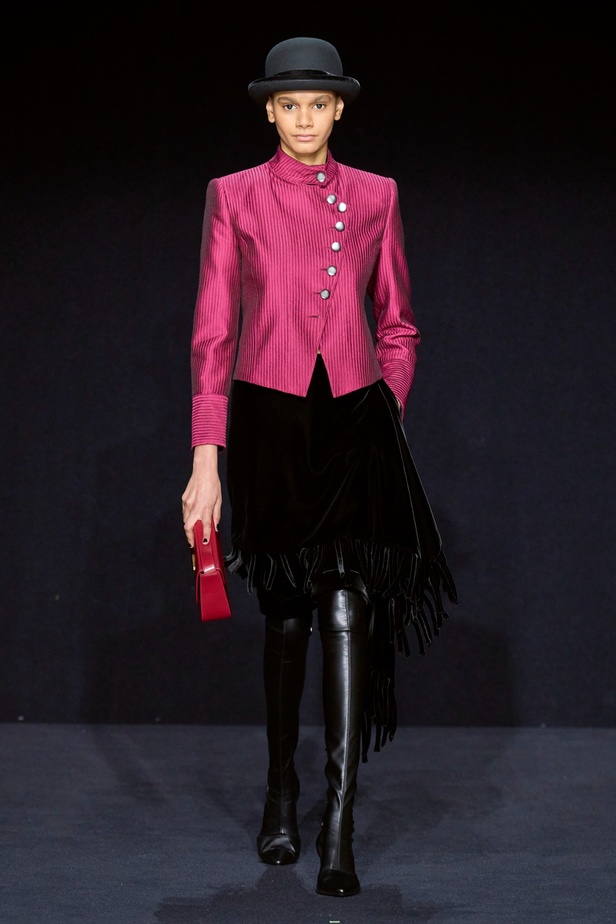 مجموعة Emporio Armani "سيرك الحياة"... إطلالات كلاسيكية بلمسة مرحة