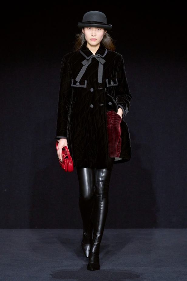 مجموعة Emporio Armani "سيرك الحياة"... إطلالات كلاسيكية بلمسة مرحة